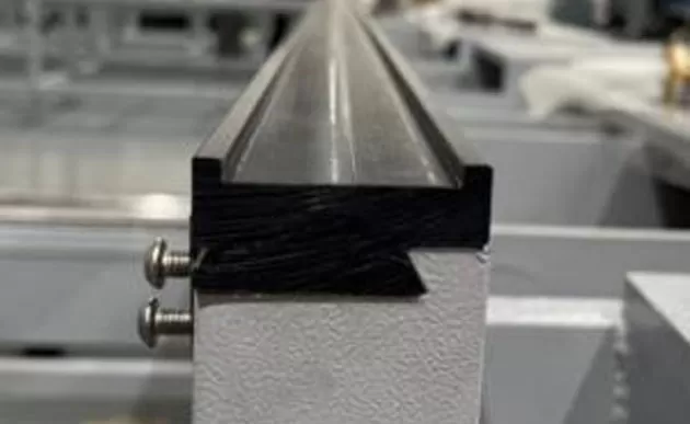 Запатентованная структура передачи для прямой линии двойной кромкозагибы машины