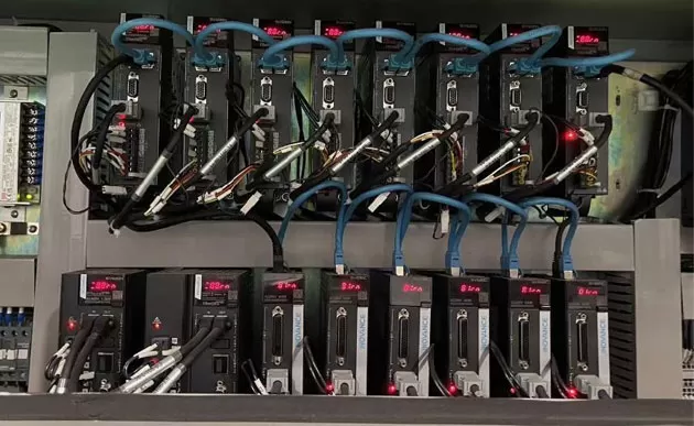 Прямая линия сервопривод точности кромкозагибы двойника и мотор ВФД система управления