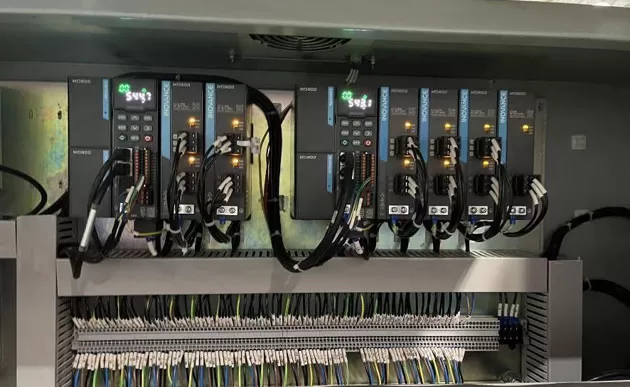 Прямая линия сервопривод точности кромкозагибы двойника и мотор ВФД система управления